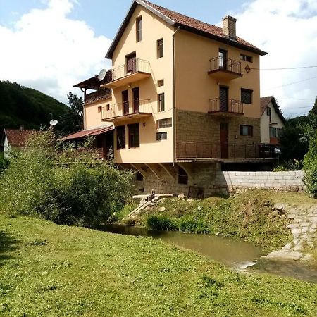 Guesthouse Smiljanic Slavkovica ภายนอก รูปภาพ