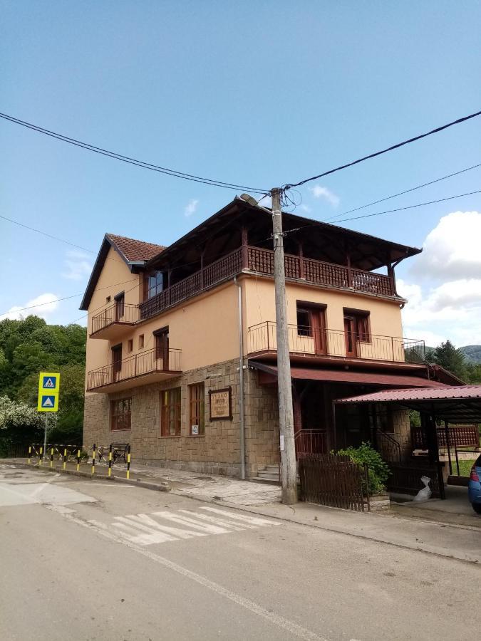 Guesthouse Smiljanic Slavkovica ภายนอก รูปภาพ