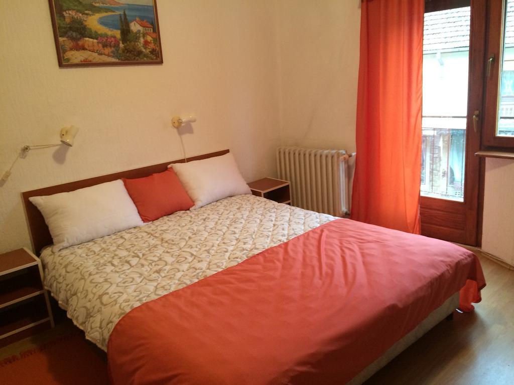 Guesthouse Smiljanic Slavkovica ภายนอก รูปภาพ