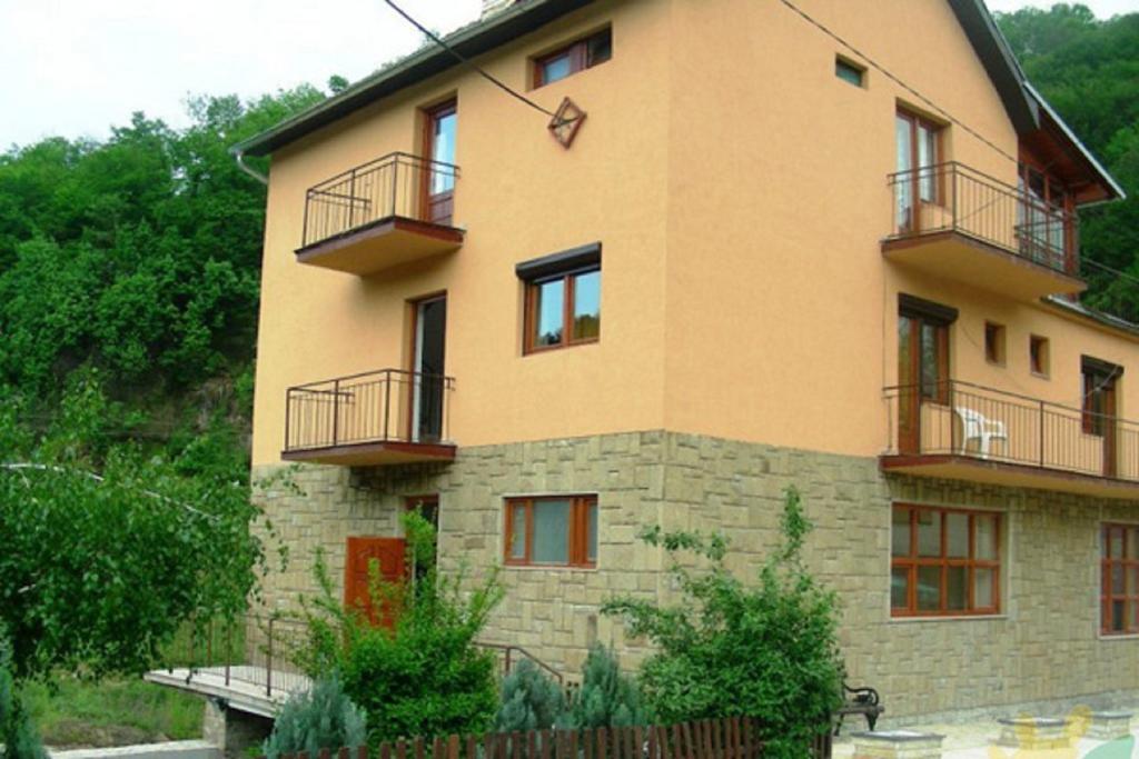 Guesthouse Smiljanic Slavkovica ภายนอก รูปภาพ