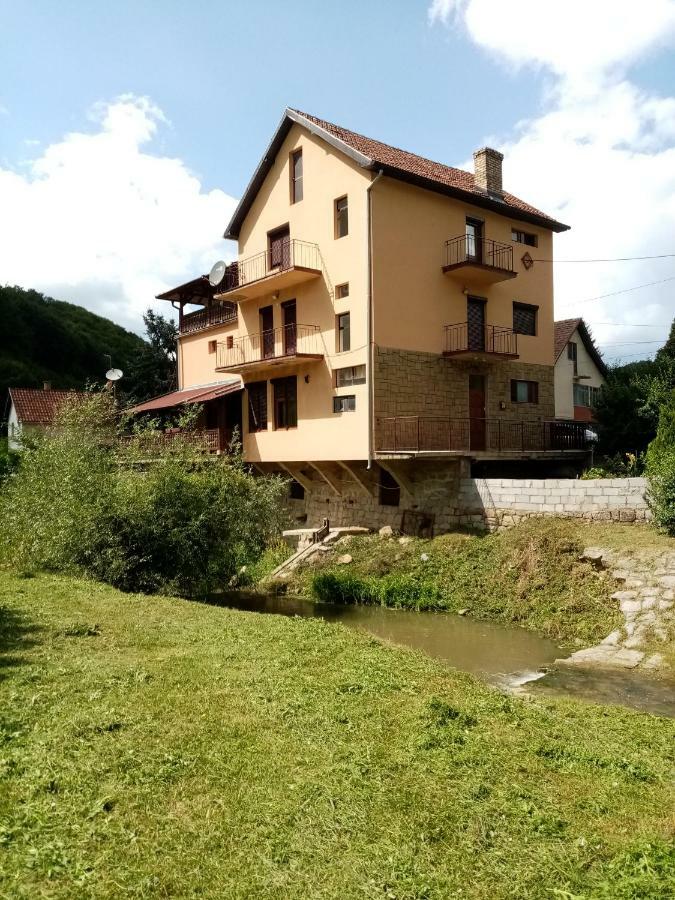Guesthouse Smiljanic Slavkovica ภายนอก รูปภาพ